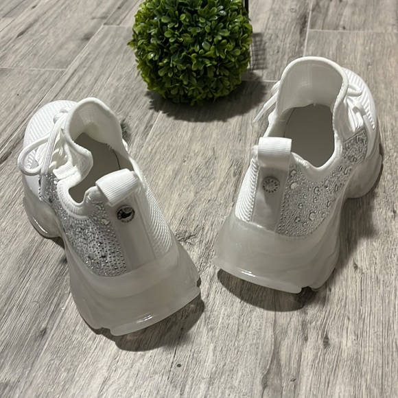Steve Madden white shoes - Picture 4 of 10